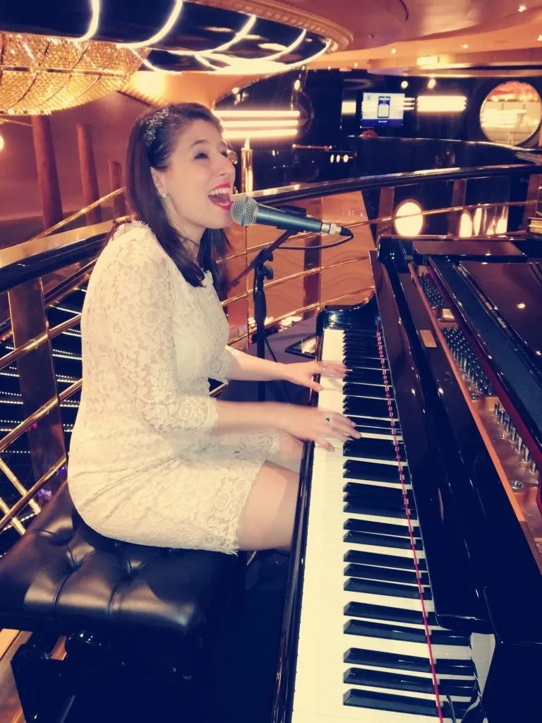 Piano e voce a bordo nave